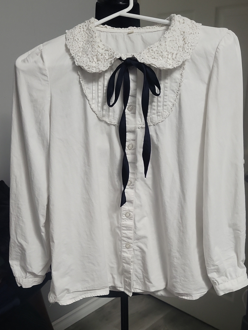 5/$20**White Blouse Small With Lace Collar And Ribbon Tie